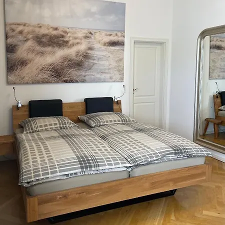 Helle Terrassenwohnung In Traumlage Von דירה